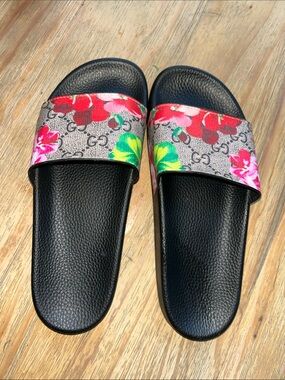 Authentic Gucci Women's GG Blooms Supreme Floral Sandals size 38